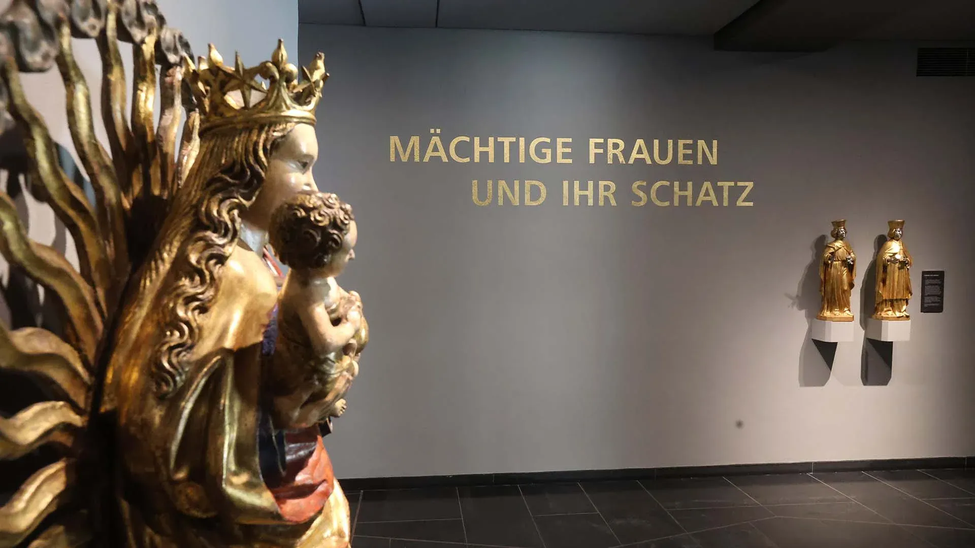 Mittelalter_Digital_News_Essener_Domschatz_praesentiert_sich_nach_Umbau_in_neuem_Glanz_04.webp