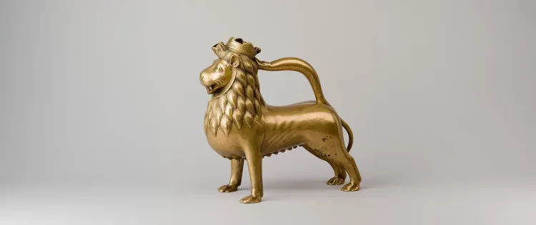 ›Zu Fuß. Objekte auf Beinen‹ im Dommuseum Hildesheim